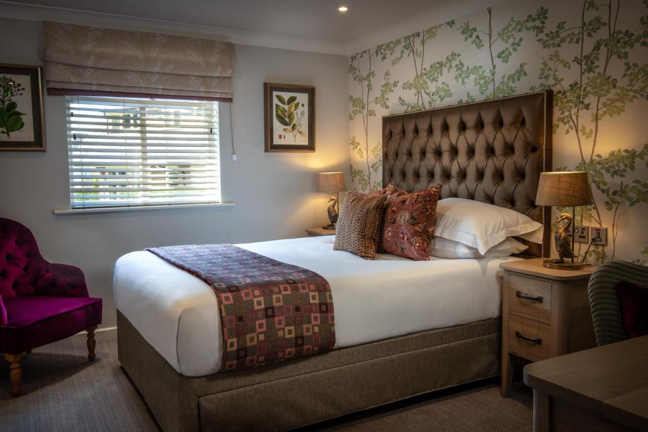 Hotel The Millstone, Mellor Blackburn  Exteriér fotografie A bedroom at The Old parsonage