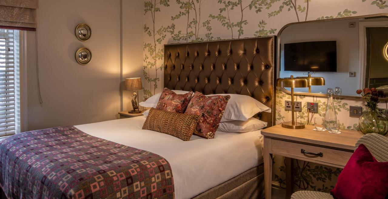 Hotel The Millstone, Mellor Blackburn  Exteriér fotografie A bedroom at The Swan