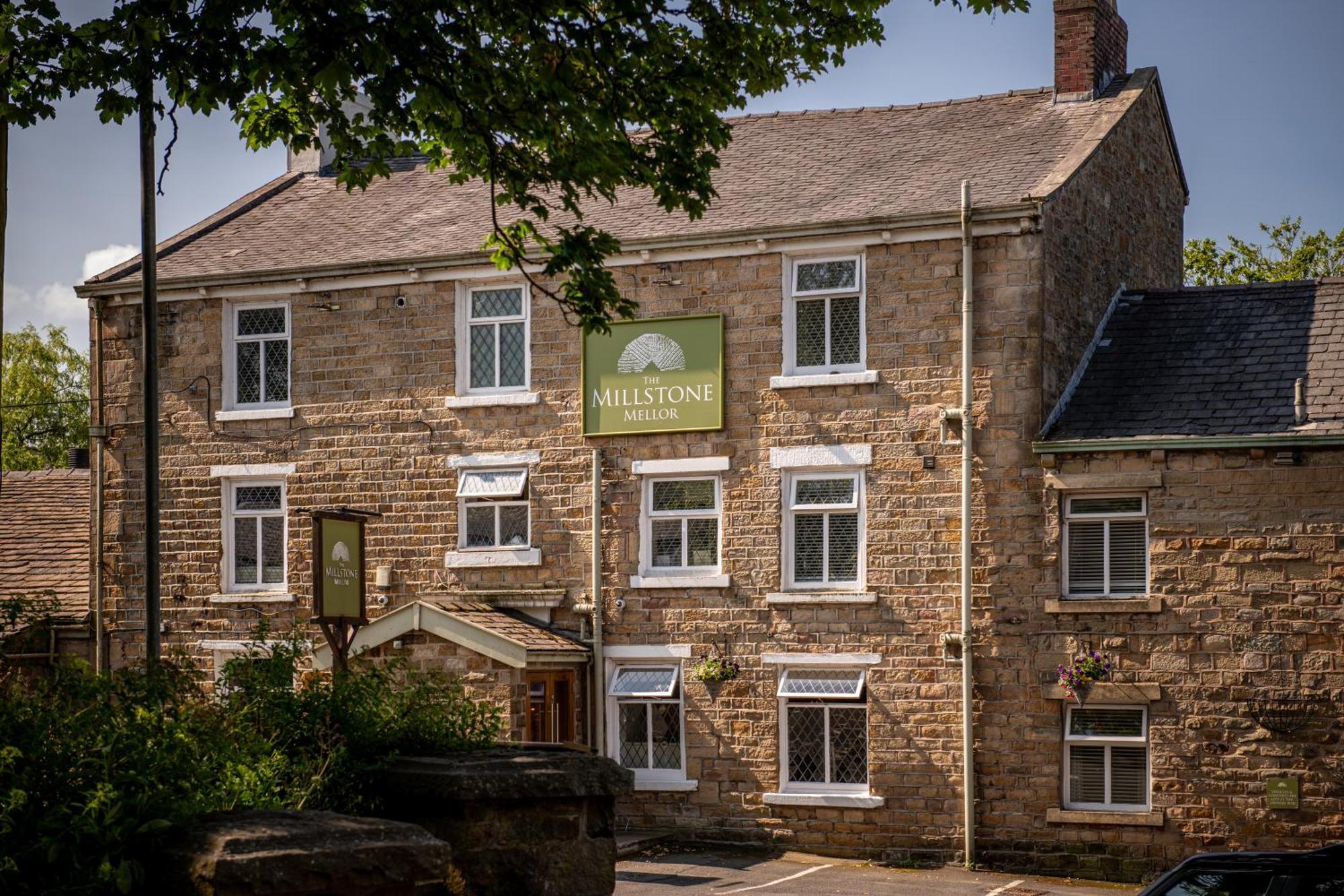Hotel The Millstone, Mellor Blackburn  Exteriér fotografie The Old Oak Inn