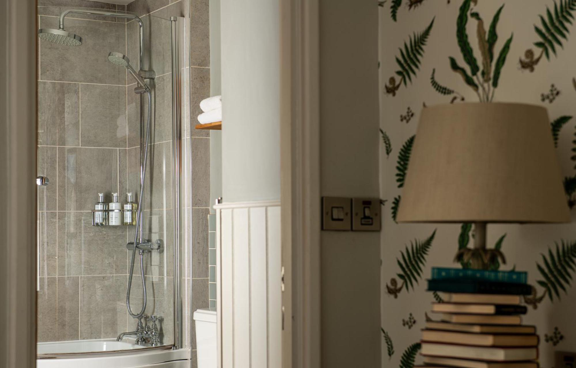Hotel The Millstone, Mellor Blackburn  Exteriér fotografie A shower enclosure