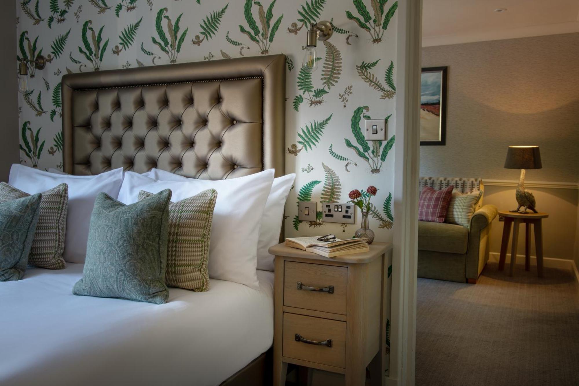 Hotel The Millstone, Mellor Blackburn  Exteriér fotografie A bedroom at The Swan